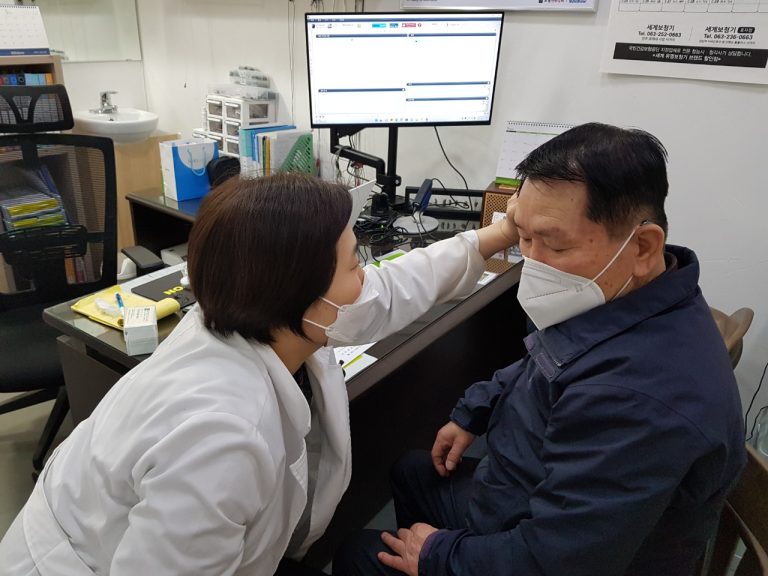 보청기 상담사진2